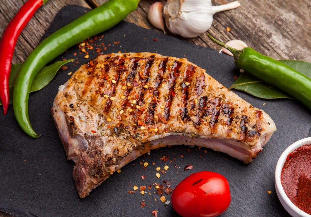 Gegrilltes Steak vom Kräuterschwein